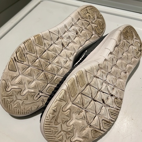 3 for 15 sale 🦃 Nike training shoes - Picture 4 of 4